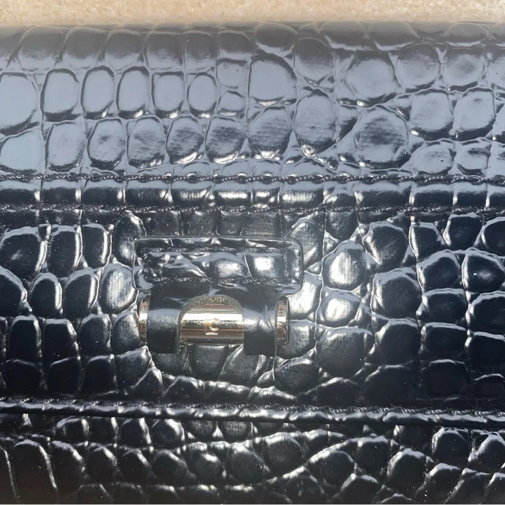 Liz‎ Claiborne Ladies Black Patent Croc Embossed Wallet